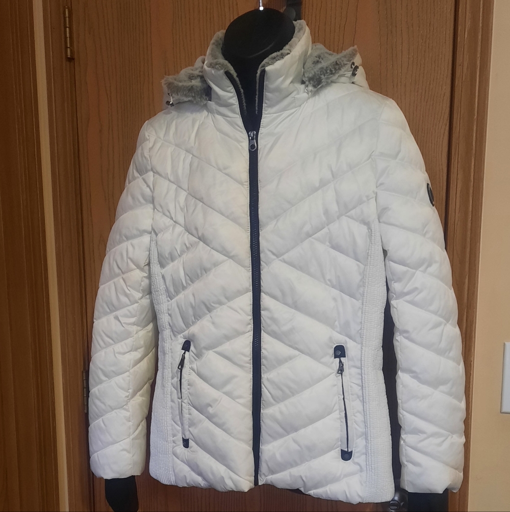 Nautica Women's White Puffer Jacket with Faux Fur Hood - Picture 4 of 13